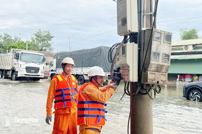 Hồ Sông Mây xả lũ, ngành điện chủ động cắt điện hơn 300 hộ ở xã Bình Minh để giữ an toàn