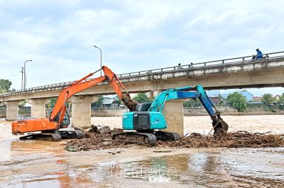 Khẩn trương tháo dỡ đập ngăn mặn cũ trên Sông Cái