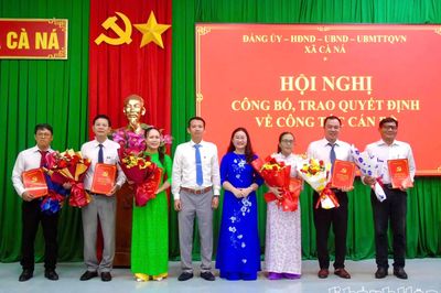 Xã Cà Ná công bố các quyết định về công tác cán bộ