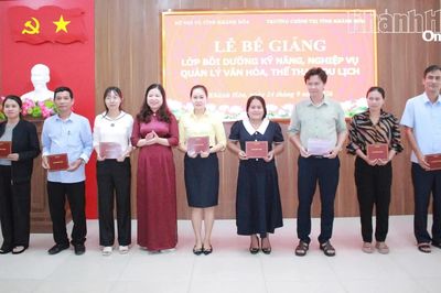 Bế giảng lớp bồi dưỡng nghiệp vụ quản lý văn hóa, thể thao, du lịch