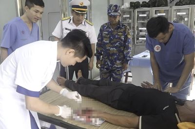 Đảo Song Tử Tây cấp cứu ngư dân bị tai nạn lao động