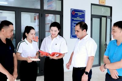 Hai không gian, một trận địa tư tưởng