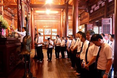 Công ty Điện lực Lào Cai dâng hương tưởng niệm Chủ tịch Hồ Chí Minh