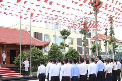 Đoàn công tác tỉnh Lào Cai dâng hương tại Nhà thờ Bác Hồ ở Đồng Nai