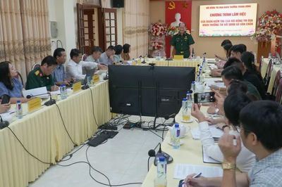 Hội đồng Thi đua - Khen thưởng Trung ương làm việc tại xã Văn Chấn