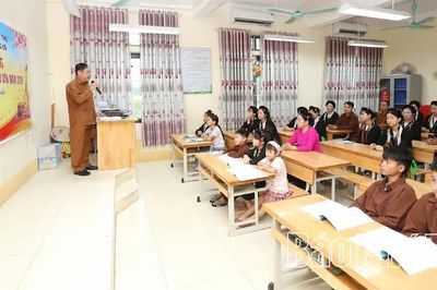 Xây dựng đội ngũ cán bộ văn hóa cơ sở đáp ứng yêu cầu nhiệm vụ