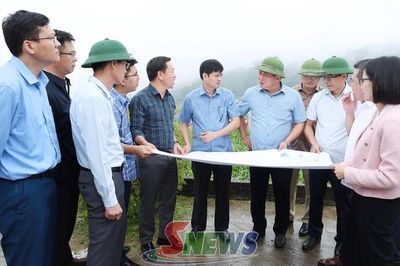 Đồng chí Phó Bí thư Thường trực Tỉnh ủy khảo sát thực địa Dự án xây dựng đường bộ cao tốc Mộc Châu - Sơn La - Điện Biên