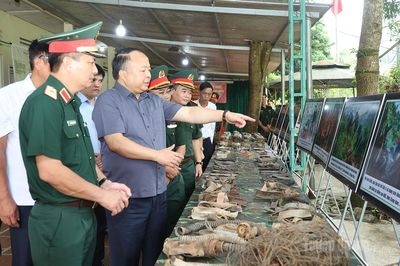Chủ tịch UBND tỉnh Phan Huy Ngọc làm việc với Đội tìm kiếm, quy tập hài cốt liệt sĩ