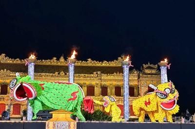 Điện Kiến Trung lung linh trong đêm rằm Trung thu