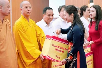 Phú Thọ: Biểu dương chức sắc, chức việc tôn giáo và người có uy tín