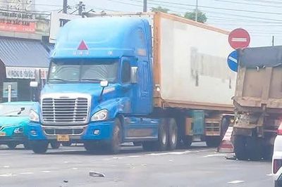 Người phụ nữ đi xe máy tử vong sau va chạm với xe ben trên quốc lộ 1 qua Khánh Hòa