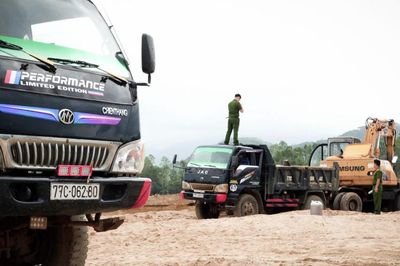 Gia Lai tạm dừng khai thác cát lòng sông để ứng phó thiên tai