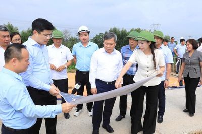Hà Nội yêu cầu chủ động di dời dân khỏi khu vực nguy hiểm do mưa lũ