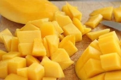 Gọt vỏ, tẩm socola, đông lạnh: Xoài bán trong nước chịu thuế GTGT bao nhiêu?