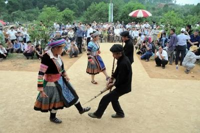 3.000 người diễu hành đường phố trong Ngày hội văn hóa dân tộc Mông