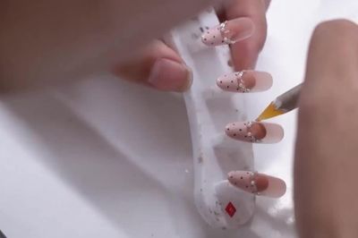 Đến thăm 'thủ phủ' móng tay giả của Trung Quốc