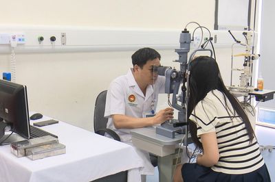 Thận trọng khi sử dụng kính áp tròng