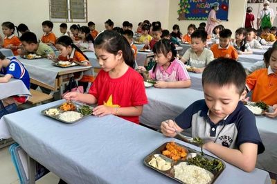 Thủ tướng yêu cầu kiểm soát chặt bữa ăn học đường