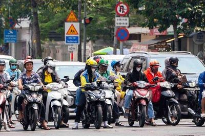 Dự báo thời tiết 10 ngày tới: Hà Nội nắng nóng, Trung Bộ và Nam Bộ mưa lớn kéo dài