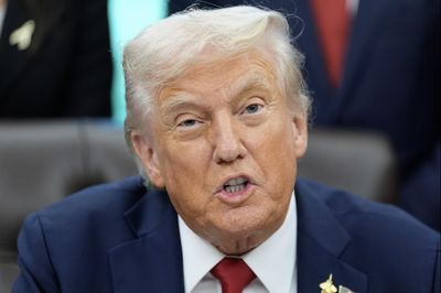 Ông Trump bán hàng chục triệu USD cổ phiếu công nghệ