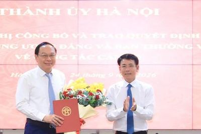 Công bố các Quyết định của Ban Bí thư Trung ương Đảng và Ban Thường vụ Thành ủy về công tác cán bộ