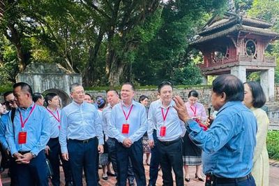 Đoàn cán bộ Thủ đô Viêng Chăn (Lào) học tập và trao đổi kinh nghiệm quản lý chính quyền tại phường Văn Miếu - Quốc Tử Giám