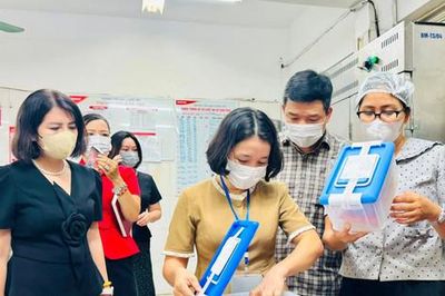 Hà Nội: Kiểm tra an toàn thực phẩm bữa ăn bán trú tại phường Hai Bà Trưng