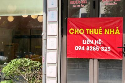 Hàng loạt mặt bằng 'vàng' bỏ trống, biển treo la liệt tìm khách cho thuê
