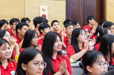 Sinh viên được hưởng học bổng hỗ trợ trong thời gian bao lâu?