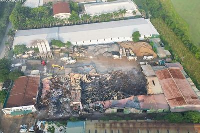 Hiện trường kho, xưởng 2.000m2 ở Hà Nội tan hoang sau vụ cháy