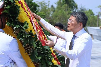 Thủ tướng Lê Minh Hưng dâng hương tại Bến K15 Đồ Sơn