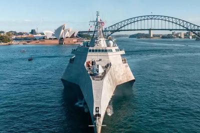 Tàu chiến USS Canberra của Mỹ đến Philippines