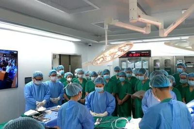 Xúc động hình ảnh tiễn biệt nhân viên y tế Bệnh viện Xanh Pôn hiến tạng cứu 3 người