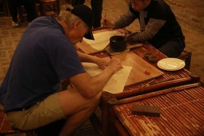 Dấu ấn trên vải và đá
