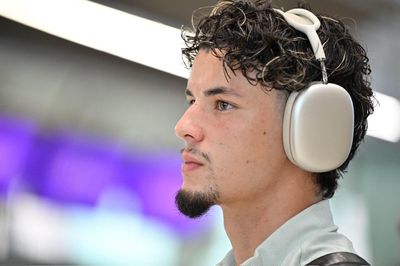 Cựu tiền đạo Chelsea chưa cứu được hàng công Thái Lan