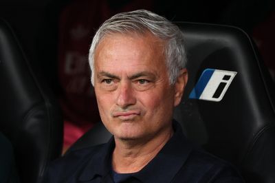 Phòng thay đồ Real phớt lờ Mourinho