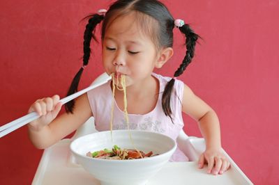 4 kiểu bữa sáng tiện nhưng hại, nên ngưng cho trẻ ăn hàng ngày