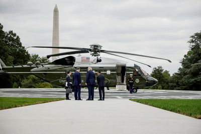 Ông Trump mời ông Tập lên tham quan Marine One