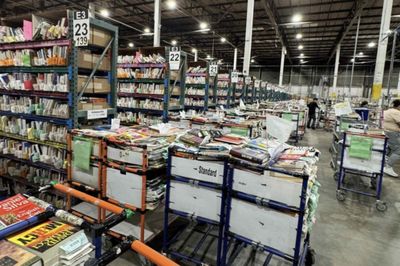 Ai 'tuồn' 50 tấn sách từ Nhật Bản sang Mỹ?