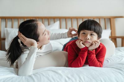 'Cha mẹ trực thăng' và sự tê liệt năng lực tự lập