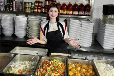 Trăm suất cơm nóng tươm tất cho bà con vùng lũ
