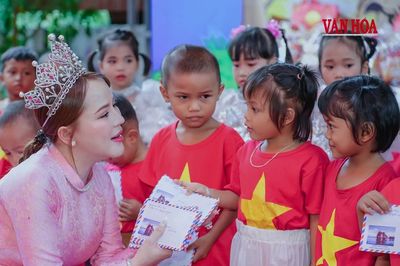 Hoa hậu nhân ái Nguyễn Bình:Trở về để tuổi thơ những đứa trẻ quê hương bớt nhọc nhằn