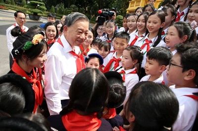 Từ lời chúc Trung thu đến một tuổi thơ được yêu thương