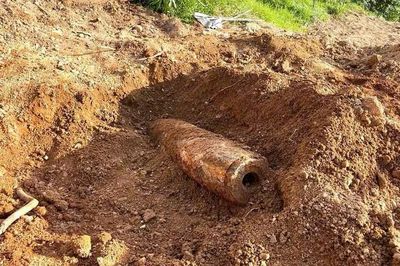 San đất làm nghĩa trang, phát hiện quả bom nặng 227kg