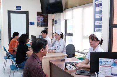 Tự đi khám bảo hiểm y tế trái tuyến: 50% mức hưởng được tính thế nào, thuốc có được thanh toán?