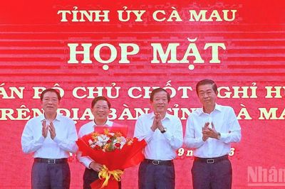 Tỉnh ủy Cà Mau họp mặt cán bộ nghỉ hưu, ra mắt tân Phó Bí thư