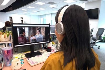 Thức xuyên đêm, đi làm muộn vì 'cày' phim AI