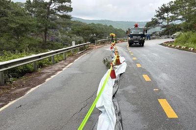 Xuất hiện vết nứt kéo dài dọc mặt đường đèo Mimosa