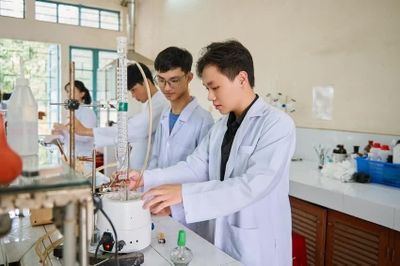 Tạo nguồn giảng viên từ sinh viên xuất sắc