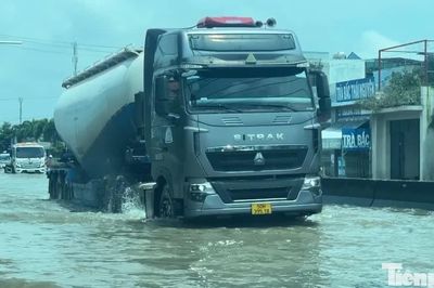 Quốc lộ 1 qua Lâm Đồng vẫn còn ngập sâu